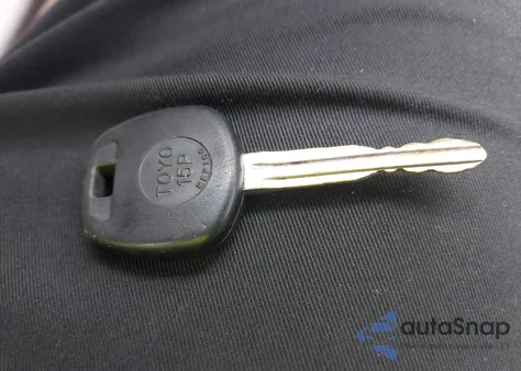 2004 Toyota Camry Le V6 z USA, uszkodzony, nr VIN 4T1BF32K24U070150